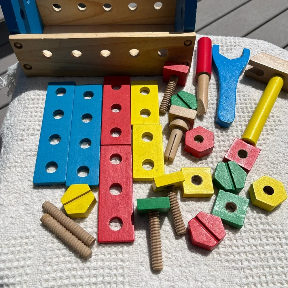 Melissa & Doug Take-Along Tool Kit. Preloved. 27 pieces total. Ages 3+